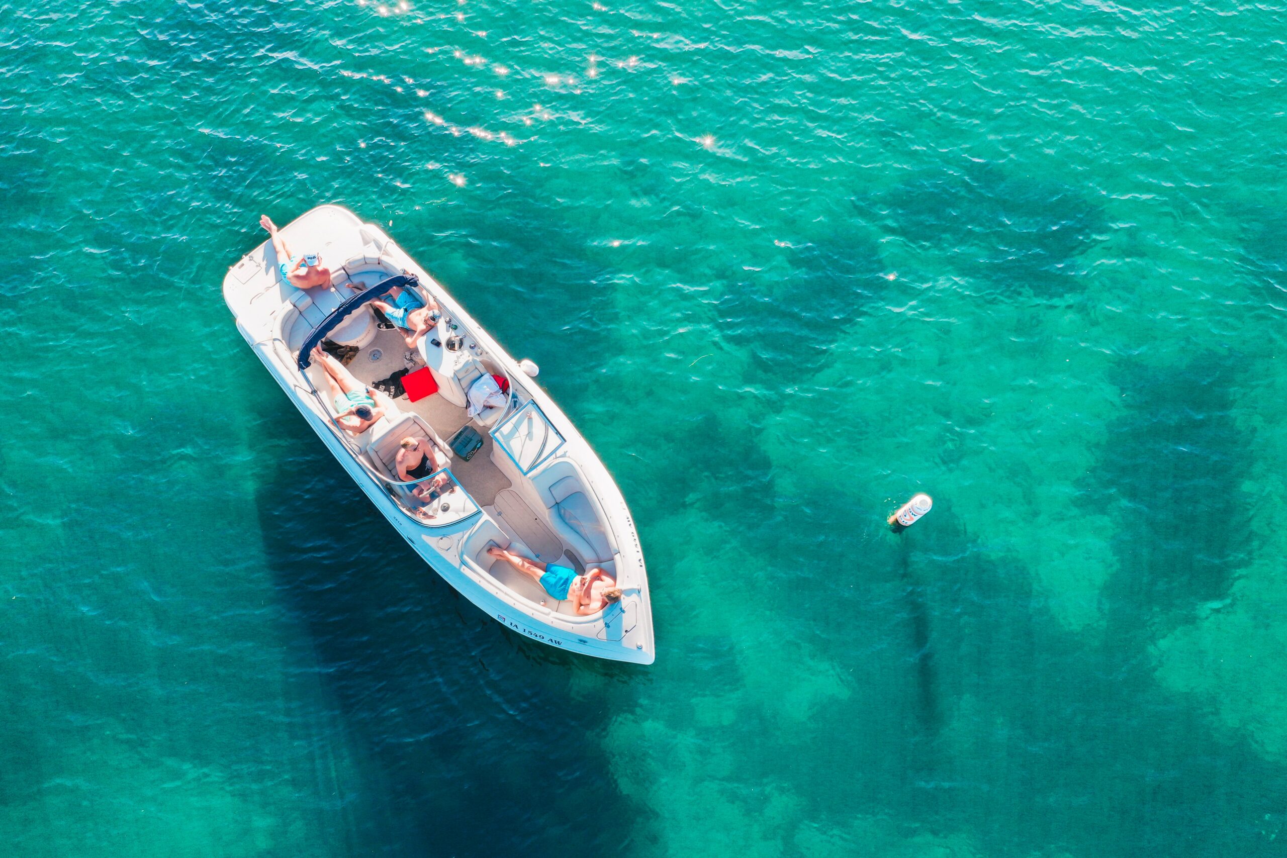 Moteur de bateau noyé : comment le remettre en marche ?