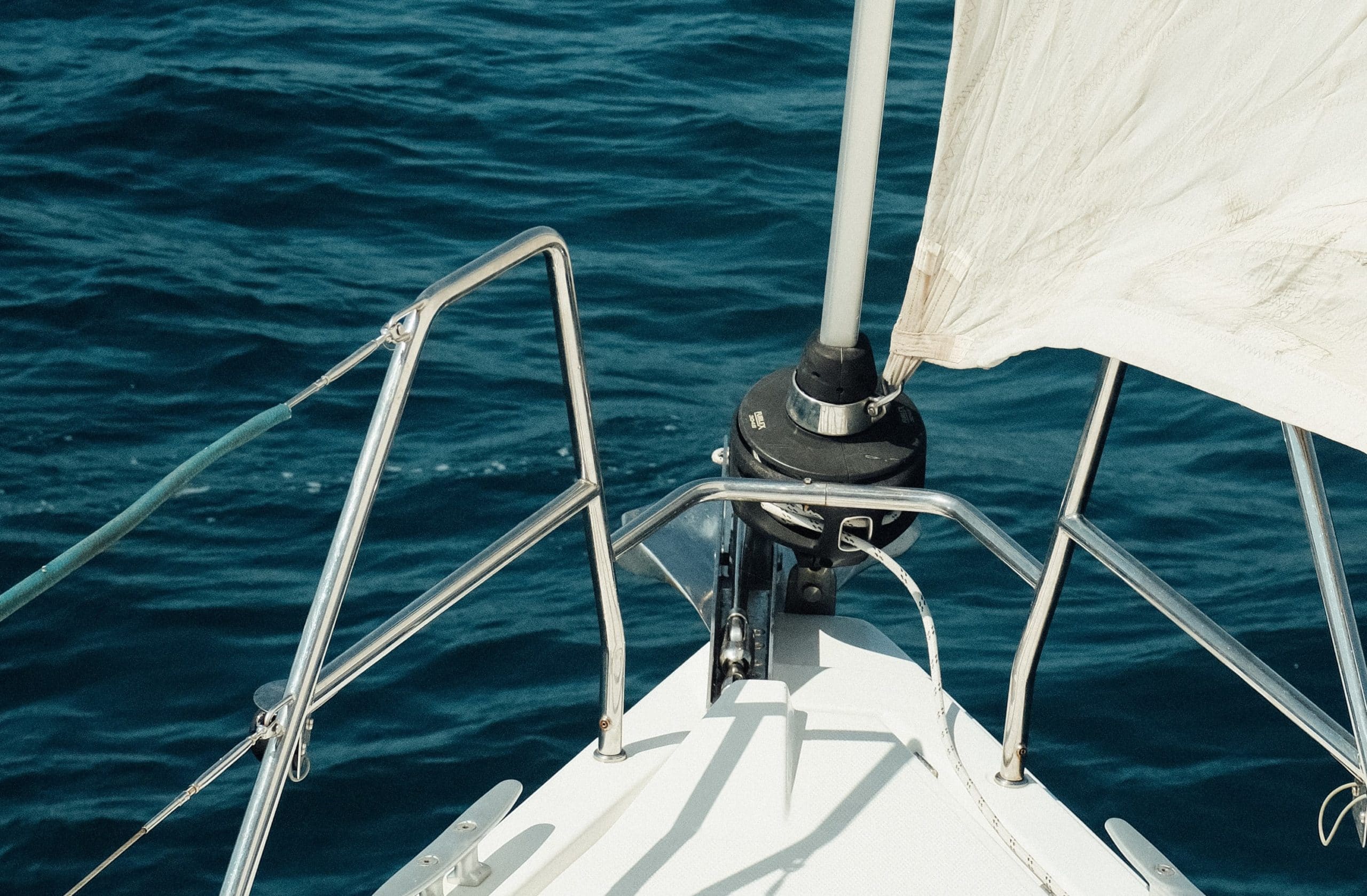 Comment lubrifier un enrouleur de génois sur un bateau?