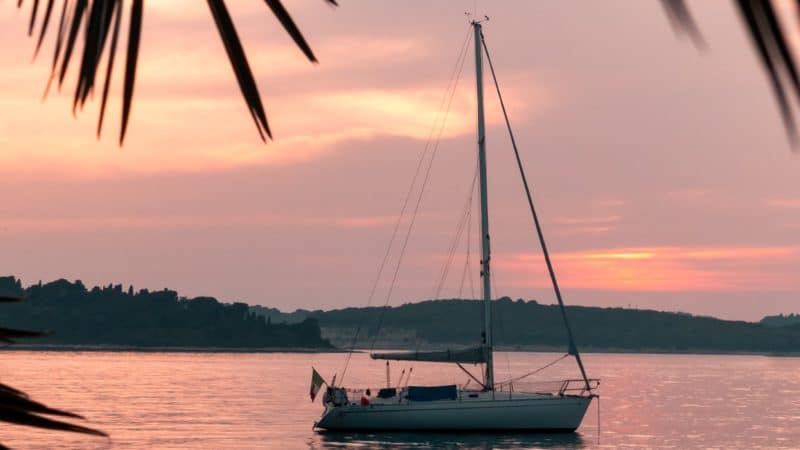 Comment brancher un guindeau électrique sur un bateau?