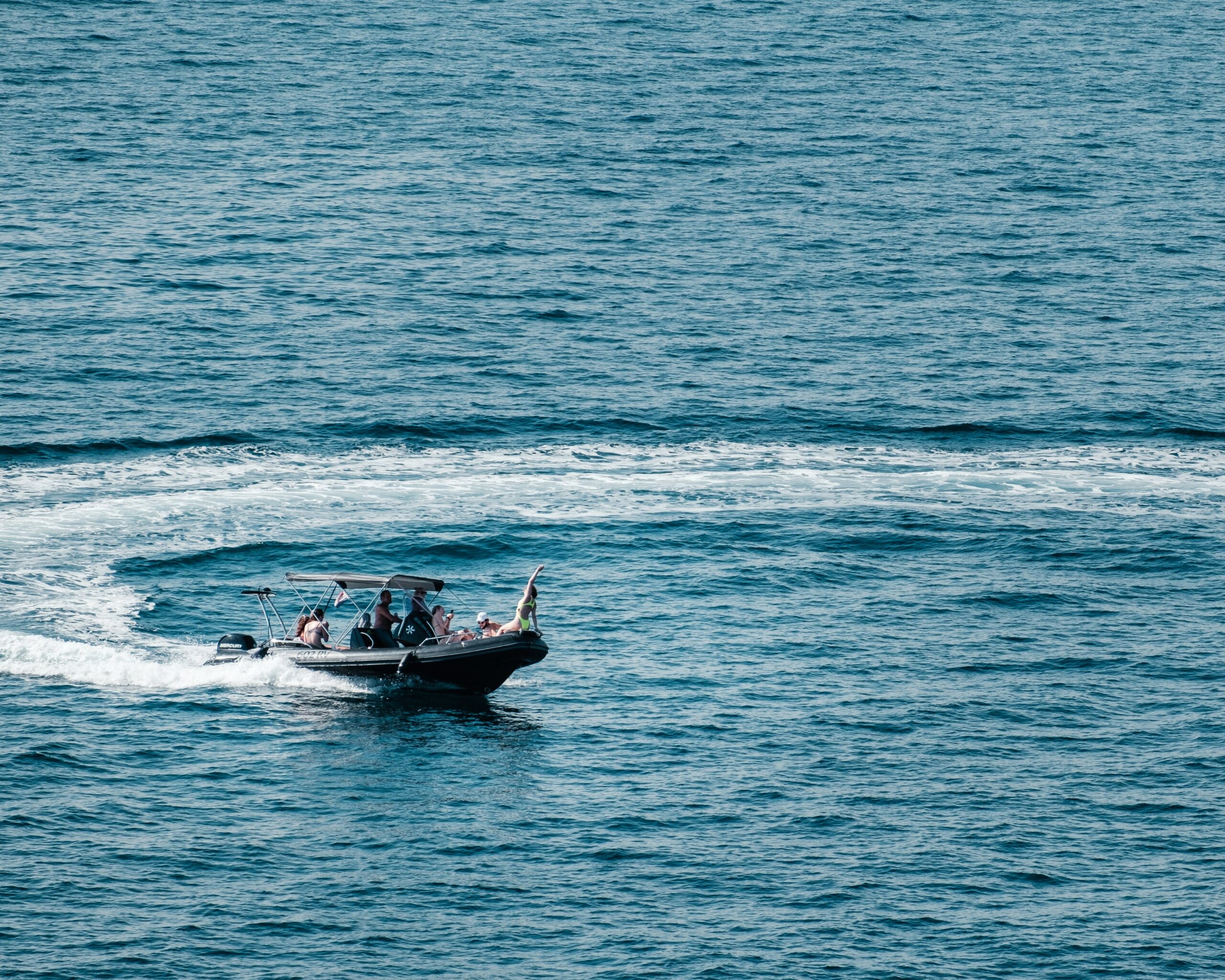 Comment fixer un bimini sur un bateau ou semi rigide ?